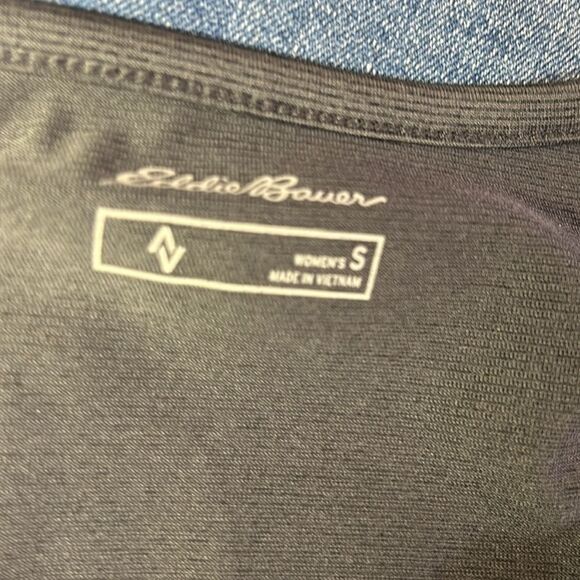 Eddie Bauer gray, short sleeve round neck, size small - Picture 6 of 6